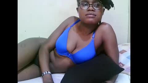 Snapshot of pretty_mellan chatting on 02-02-25, 10:39 pretty_mellan online show from 02-02-25, 10:39