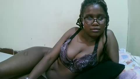 Snapshot of pretty_mellan chatting on 02-17-25, 02:15 pretty_mellan online show from 02-17-25, 02:15