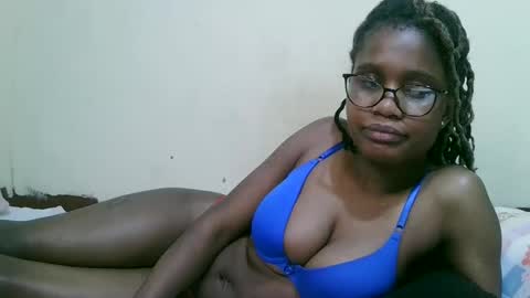 Snapshot of pretty_mellan chatting on 02-21-25, 10:37 pretty_mellan online show from 02-21-25, 10:37