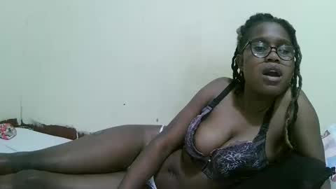 Snapshot of pretty_mellan chatting on 02-27-25, 01:16 pretty_mellan online show from 02-27-25, 01:16