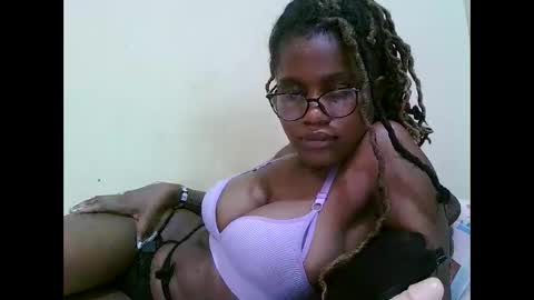 Snapshot of pretty_mellan chatting on 03-03-25, 10:28 pretty_mellan online show from 03-03-25, 10:28