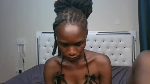 Snapshot of pretty_midnight_desire chatting on 10-10-25, 08:08 Pretty online show from 10-10-25, 08:08