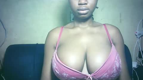 pretty_milan online show from 12-16-25, 07:35