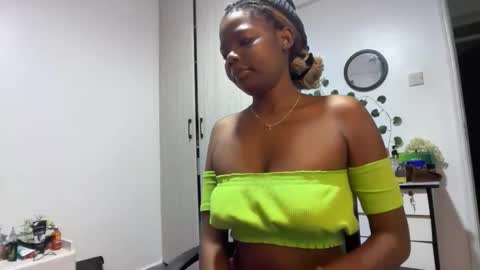 Snapshot of pretty_peaches chatting on 02-14-26, 10:39 Pretty peaches online show from 02-14-26, 10:39