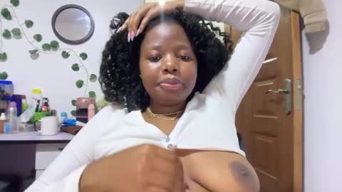 Snapshot of pretty_peaches chatting on 03-08-26, 02:04 Pretty peaches online show from 03-08-26, 02:04