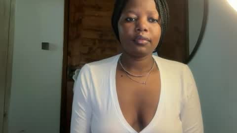 Snapshot of pretty_peaches chatting on 06-17-26, 01:45 Pretty peaches online show from 06-17-26, 01:45