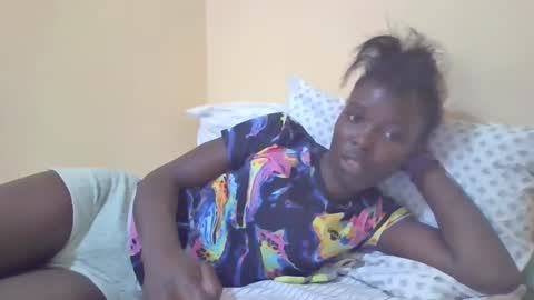 Snapshot of pretty_petite_ebony chatting on 01-06-25, 08:39 pretty_petite_ebony online show from 01-06-25, 08:39