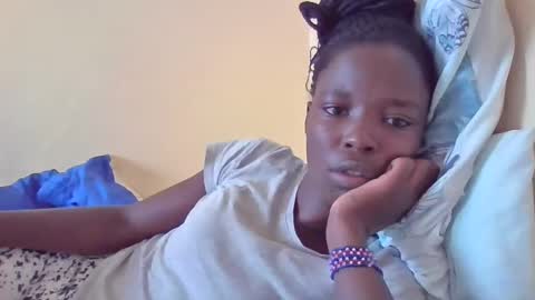 Snapshot of pretty_petite_ebony chatting on 02-26-25, 12:25 pretty_petite_ebony online show from 02-26-25, 12:25