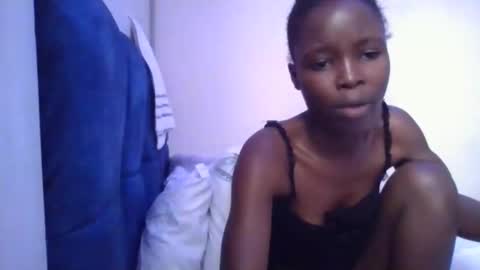 pretty_petite_ebony online show from 04-26-26, 06:11