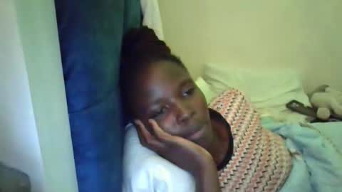 pretty_petite_ebony online show from 04-27-26, 08:01