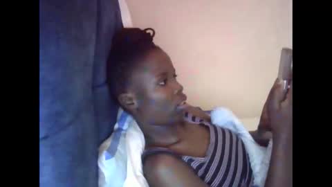 pretty_petite_ebony online show from 04-28-26, 02:33