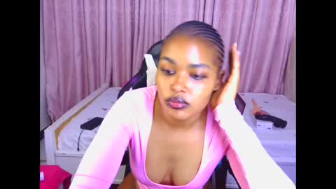 Snapshot of pretty_shally chatting on 02-21-26, 01:28 pretty_shally online show from 02-21-26, 01:28