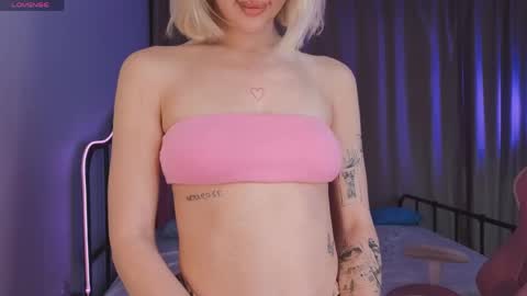 Snapshot of pretty_smile_baby chatting on 05-21-26, 05:03 pretty smile baby online show from 05-21-26, 05:03