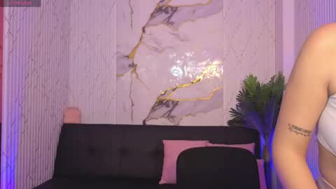 pretty_tay online show from 04-21-26, 11:38