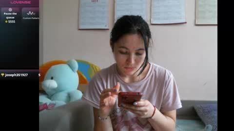 Snapshot of prettybella_7 chatting on 12-23-24, 08:00 Bella online show from 12-23-24, 08:00