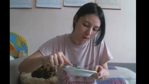 Snapshot of prettybella_7 chatting on 12-25-24, 10:28 Bella online show from 12-25-24, 10:28