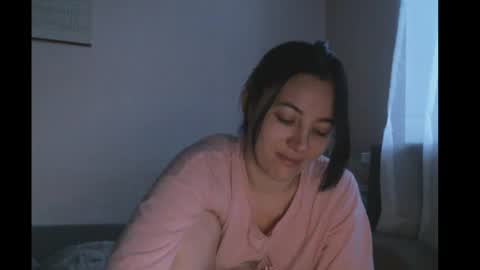 Snapshot of prettybella_7 chatting on 01-03-25, 05:06 Bella online show from 01-03-25, 05:06
