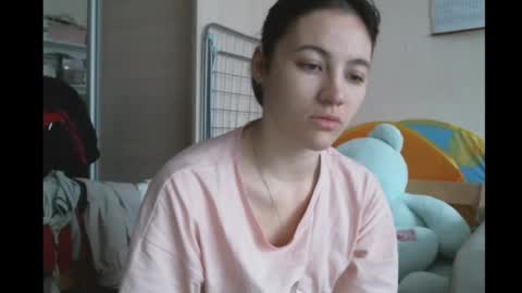Snapshot of prettybella_7 chatting on 01-05-25, 05:30 Bella online show from 01-05-25, 05:30