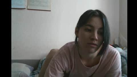 Snapshot of prettybella_7 chatting on 01-06-25, 08:24 Bella online show from 01-06-25, 08:24