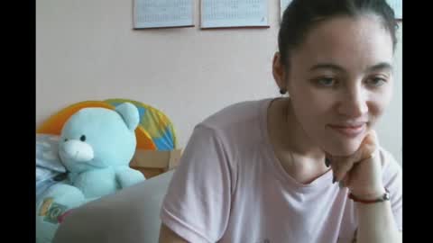 Snapshot of prettybella_7 chatting on 01-20-25, 09:24 Bella online show from 01-20-25, 09:24