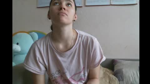 Snapshot of prettybella_7 chatting on 01-27-25, 08:29 Bella online show from 01-27-25, 08:29