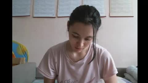 Snapshot of prettybella_7 chatting on 01-28-25, 09:51 Bella online show from 01-28-25, 09:51
