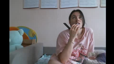 Snapshot of prettybella_7 chatting on 01-31-25, 11:13 Bella online show from 01-31-25, 11:13