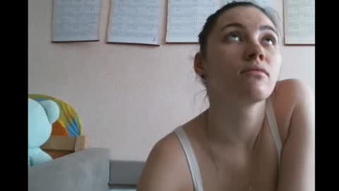 Snapshot of prettybella_7 chatting on 02-12-25, 12:01 Bella online show from 02-12-25, 12:01