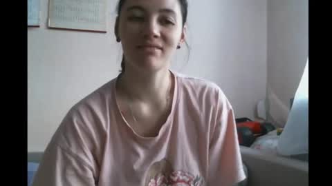 Snapshot of prettybella_7 chatting on 02-15-25, 05:19 Bella online show from 02-15-25, 05:19