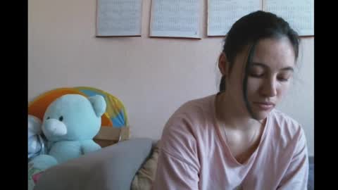 Snapshot of prettybella_7 chatting on 02-18-25, 11:00 Bella online show from 02-18-25, 11:00