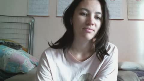 Snapshot of prettybella_7 chatting on 09-21-25, 04:47 Bella online show from 09-21-25, 04:47