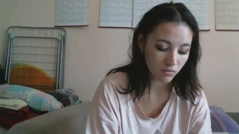Snapshot of prettybella_7 chatting on 10-03-25, 08:11 Bella online show from 10-03-25, 08:11
