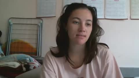 Snapshot of prettybella_7 chatting on 10-06-25, 10:45 Bella online show from 10-06-25, 10:45