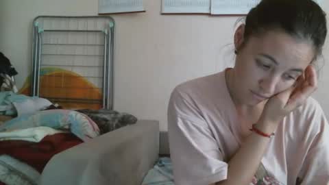 Snapshot of prettybella_7 chatting on 10-10-25, 08:57 Bella online show from 10-10-25, 08:57