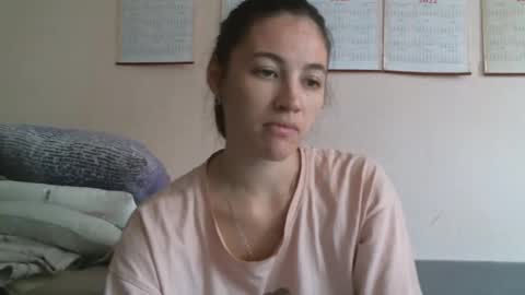 Snapshot of prettybella_7 chatting on 10-13-25, 09:31 Bella online show from 10-13-25, 09:31