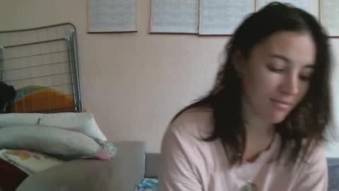 Snapshot of prettybella_7 chatting on 10-14-25, 11:00 Bella online show from 10-14-25, 11:00