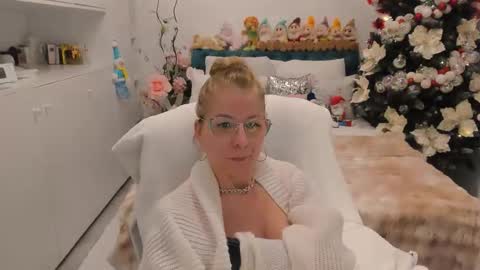 Snapshot of prettyblackeyes chatting on 01-07-26, 08:06 wilma online show from 01-07-26, 08:06