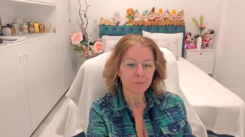 Snapshot of prettyblackeyes chatting on 01-09-26, 07:11 wilma online show from 01-09-26, 07:11