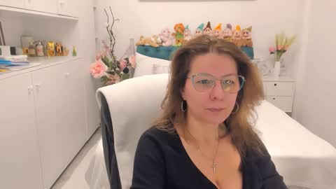 Snapshot of prettyblackeyes chatting on 02-08-26, 06:50 wilma online show from 02-08-26, 06:50