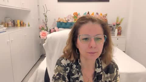 Snapshot of prettyblackeyes chatting on 02-18-26, 08:16 wilma online show from 02-18-26, 08:16
