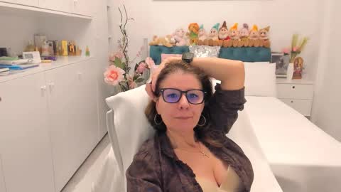 Snapshot of prettyblackeyes chatting on 02-22-26, 07:08 wilma online show from 02-22-26, 07:08