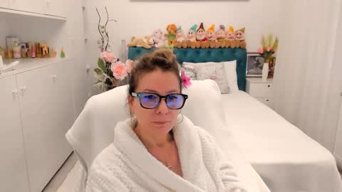 Snapshot of prettyblackeyes chatting on 03-06-26, 06:10 wilma online show from 03-06-26, 06:10