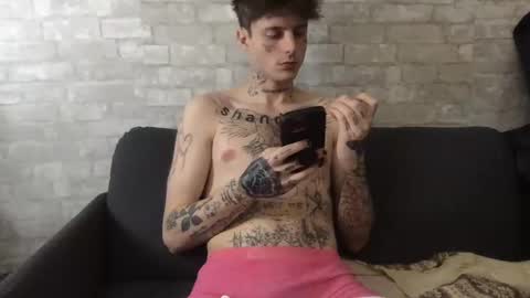 Snapshot of prettyboyszn chatting on 12-17-24, 06:02 pretty boy online show from 12-17-24, 06:02