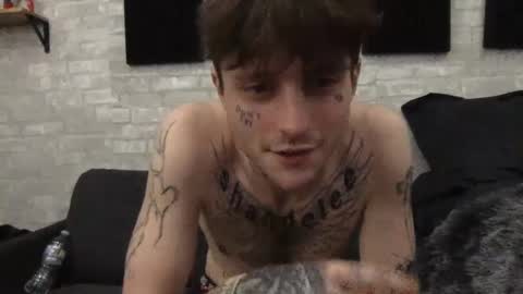 Snapshot of prettyboyszn chatting on 12-28-24, 07:44 pretty boy online show from 12-28-24, 07:44