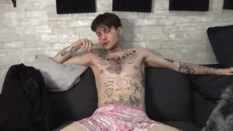 Snapshot of prettyboyszn chatting on 01-01-25, 04:29 pretty boy online show from 01-01-25, 04:29