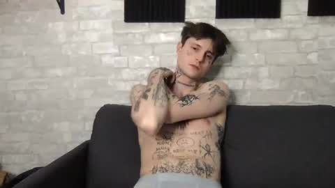 Snapshot of prettyboyszn chatting on 01-12-25, 08:25 pretty boy online show from 01-12-25, 08:25