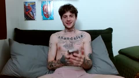 Snapshot of prettyboyszn chatting on 09-26-25, 04:05 pretty boy online show from 09-26-25, 04:05