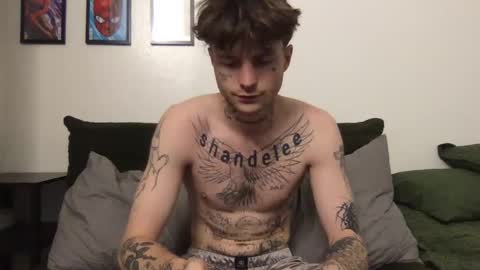 Snapshot of prettyboyszn chatting on 10-14-25, 06:31 pretty boy online show from 10-14-25, 06:31