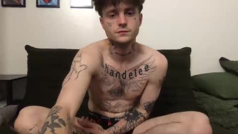 Snapshot of prettyboyszn chatting on 10-15-25, 06:35 pretty boy online show from 10-15-25, 06:35