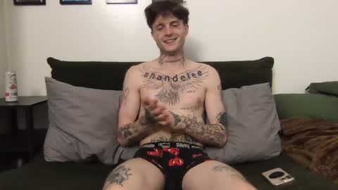 Snapshot of prettyboyszn chatting on 10-16-25, 04:35 pretty boy online show from 10-16-25, 04:35